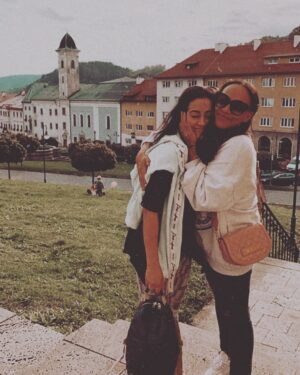 Zdenka Predná Instagram - Čo ak dnes ráno už bolo dávno,
Čo ak nám je lepšie bez otázok 
... 
#17
💜💜💜 
#TinúchMoj
#inspirujmesanavzajom
#foreveryoung 
#Kremnica 
#asmedoma 
foto: @victoria.sitta