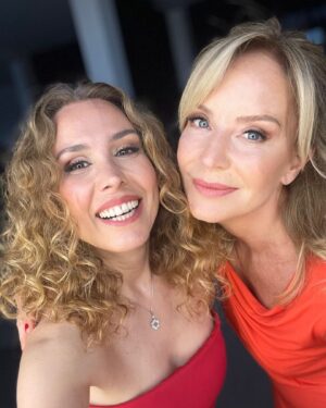 Zerrin Nişancı Instagram - Bu güzel kadın bu harika makyajı yaptı 🙏🧡😍 @hamiyetakpinar