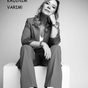 Zerrin Nişancı Instagram - #banabirazrenkver Fotoğraf sanatçısı @tameryilmaz1 🙏 Makyaj sanatçısı @hamiyetakpinar 🙏 Proje tasarım @kamurantapul Yapımcı @aycayilmazdogan