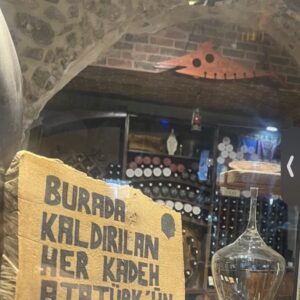 Zerrin Sümer Instagram - Eski Mardin’de Süryani  Siraz  şarapçılık kapısından ( 26 Nisan 2024 Aynur Başgök arşivinden )