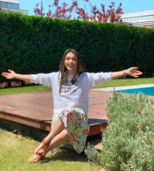 Zeynep Anıl Tatdıran Instagram - Lavantam ve ben ☀️