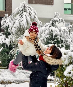 Zeynep Anıl Tatdıran Instagram - Ben bu havada anca cama çıkardım da işte, annelique ❤️‍🩹
Arya için mutlu son 👉🏼⛄️