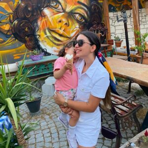 Zeynep Anıl Tatdıran Instagram - Durdursak zamanı sen böyle koynumda, Alaçatı’da... 🤍