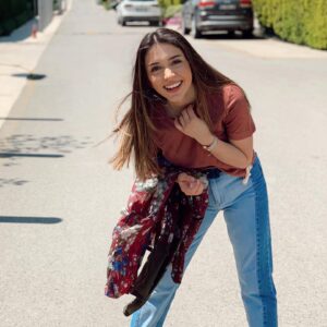 Zeynep Anıl Tatdıran Instagram - Kotumu giyip sitede 5 dakika yürüdüm veeee gerçekten kıymetini bilmemiz gereken en önemli şey sağlık 🦋