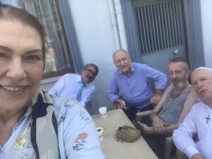 Zeynep Eronat Instagram - Trabzon dan sevgiler..Bu yakışıklıları hazır bulmuşken kaçıramazdım 😀😀😀❤️❤️❤️