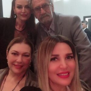 Zeynep Eronat Instagram - Yıllar sonra Menderesciğimle yeniden buluşmak...Çok dididişip çok anlaşmak..ay özlemişim yahu❤️@menderessamancılar  #sadrialışıkyılınenbaşarılıoyuncularıödültöreni @mügeulusoy  #mkm @açelyaelmas