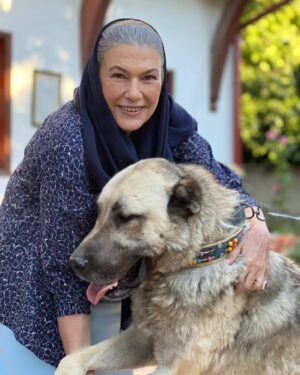 Zeynep Eronat Instagram - İşte benim tatlı kocamanım❤️❤️❤️esas adı “Hoyrat” rol adı “Heybetli”…Nasıl beyefendi,nasıl iyi kalpli,nasıl sakin..bir sevdim bir sevdim.. #silbaştankaynanam @greenartgrup #sinema #sivas #oyuncu #film #sivaskangal
