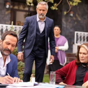 Zeynep Eronat Instagram - Emeğe saygı çok şık dururdu…