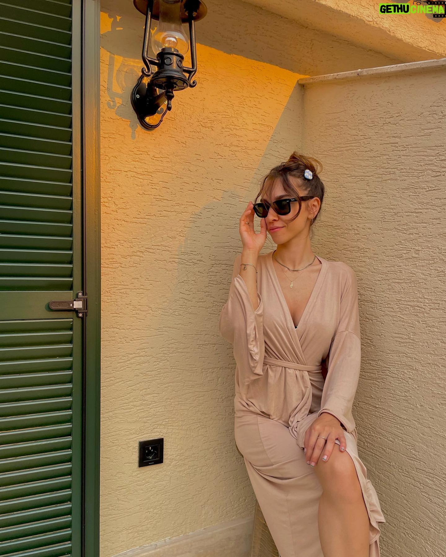 Zeynep Parla - 1.3K Likes -