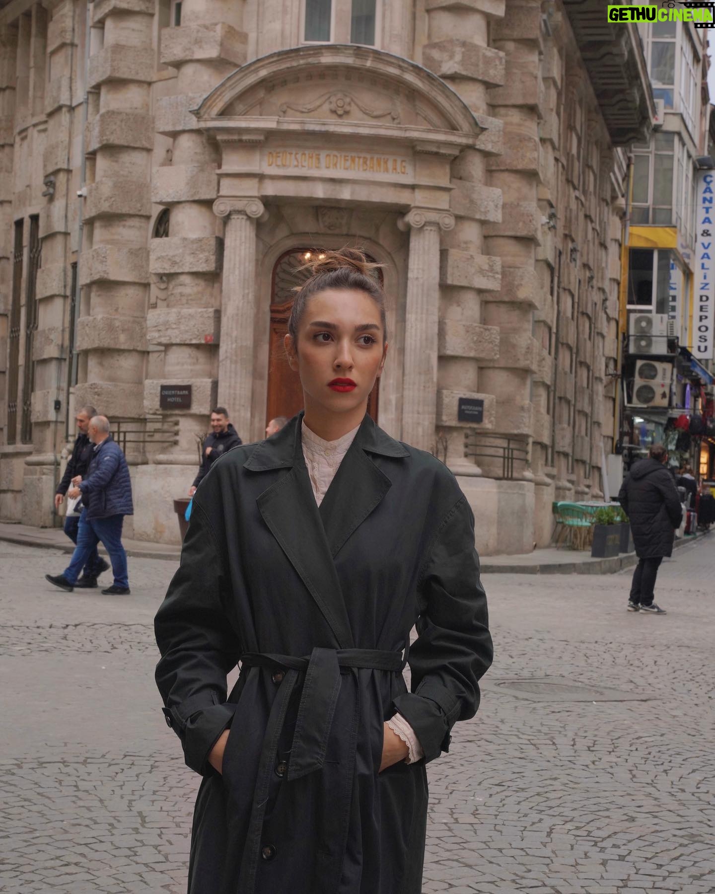 Zeynep Parla - 2.4K Likes - 📷 @aykutsuvari