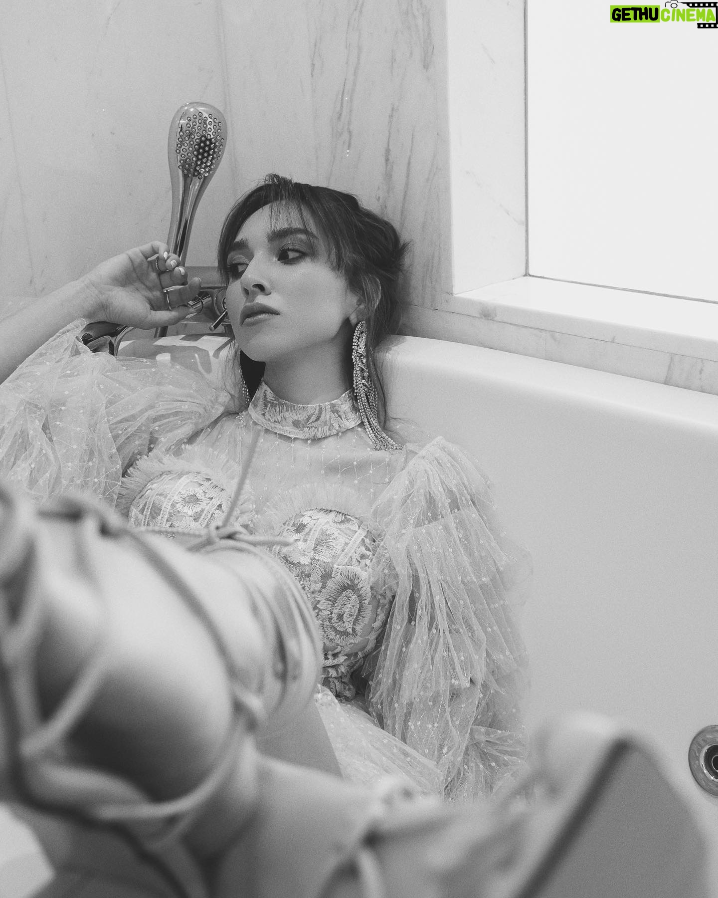Zeynep Parla - 1.7K Likes -