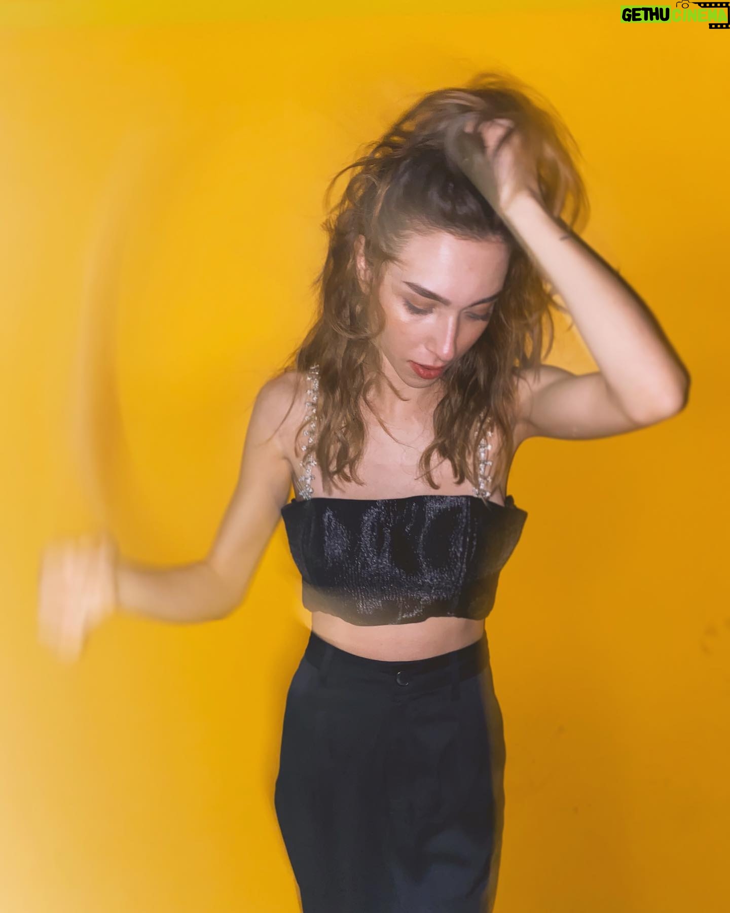 Zeynep Parla - 1.7K Likes -