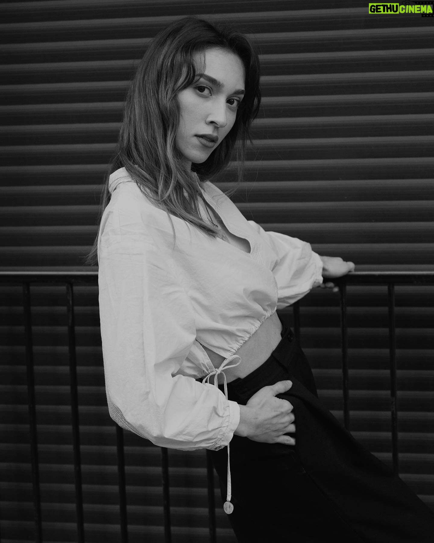 Zeynep Parla - 1.4K Likes - 📷 @ozkntekn