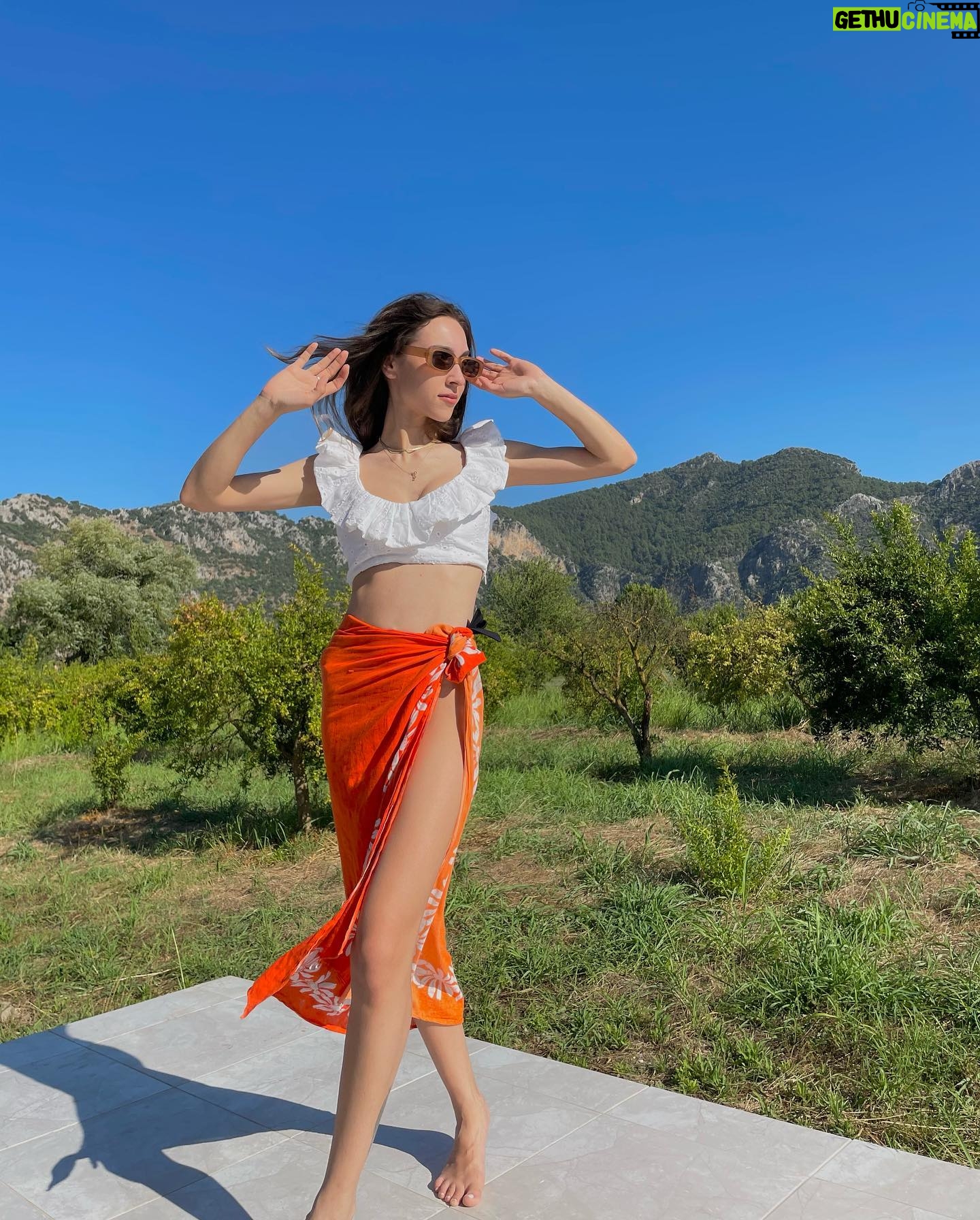 Zeynep Parla - 1.3K Likes - ☀️