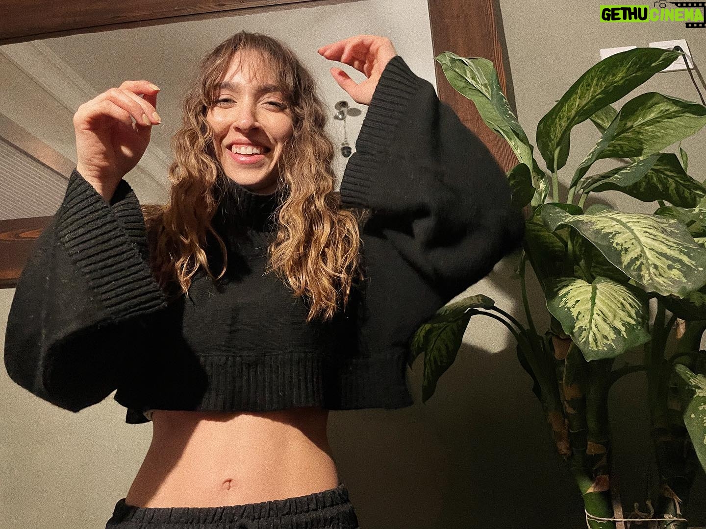 Zeynep Parla - 1.8K Likes - Binlerce dansöz var