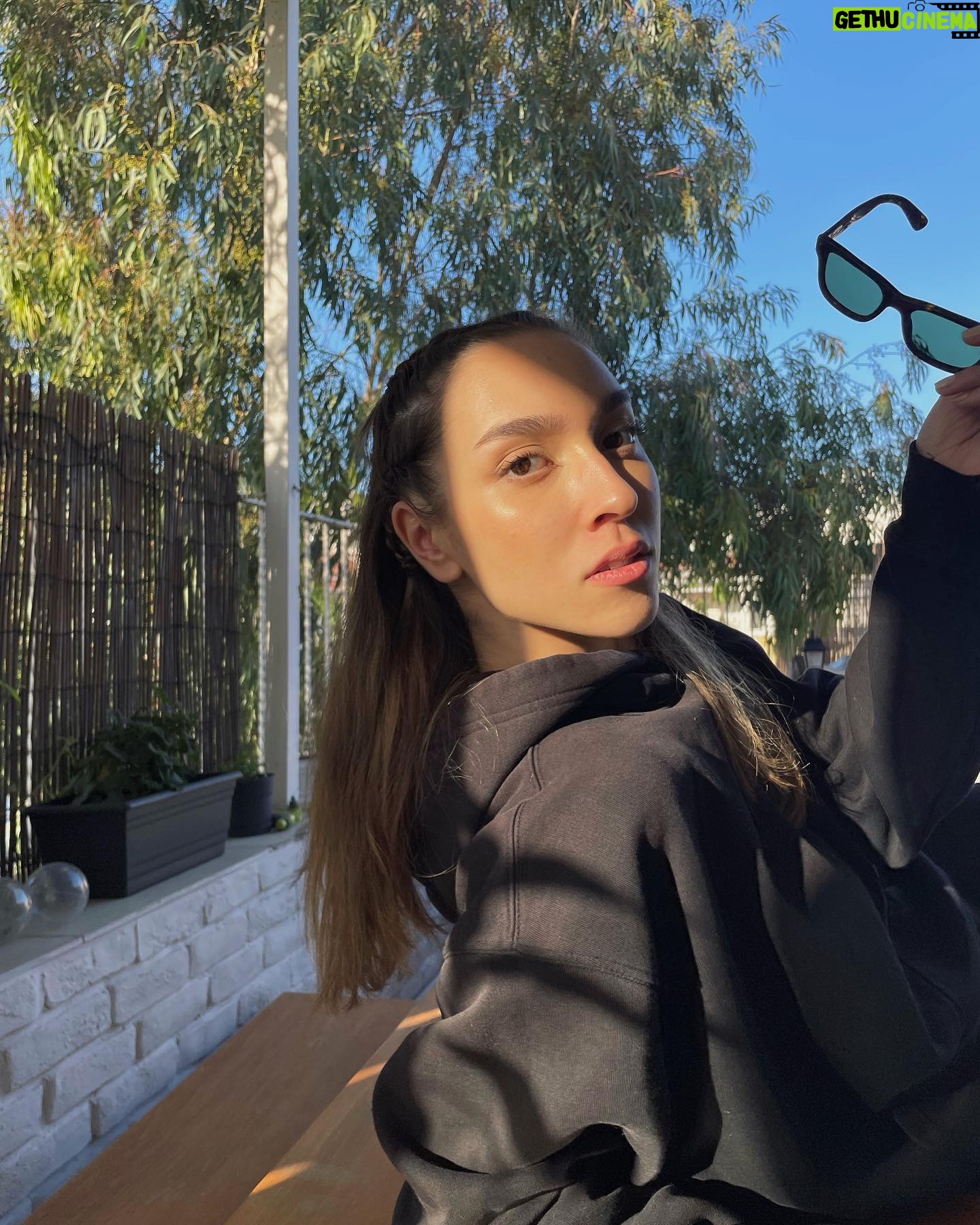 Zeynep Parla - 1.5K Likes - 🌞