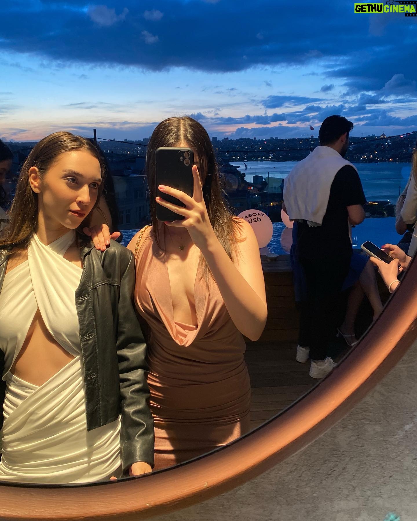 Zeynep Parla - 2.1K Likes - Last night dump🧚🏼♀️