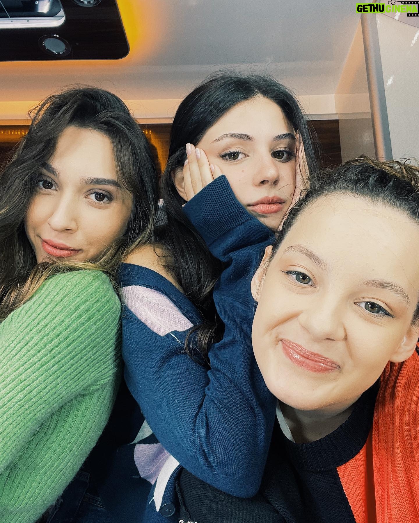 Zeynep Parla - 4.5K Likes -