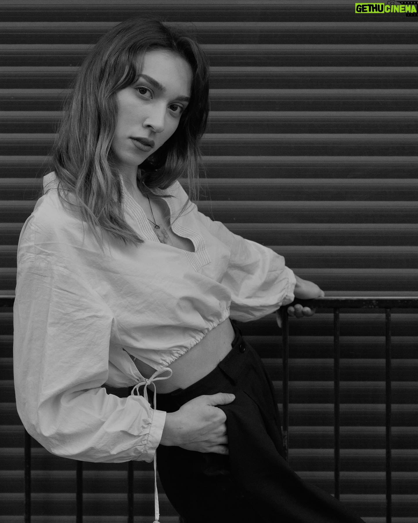 Zeynep Parla - 1.4K Likes - 📷 @ozkntekn