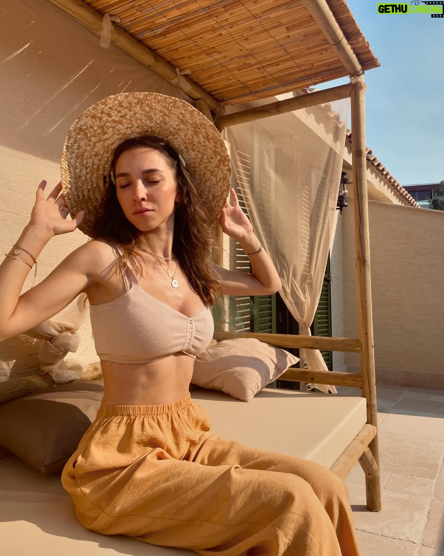 Zeynep Parla - 1.3K Likes - Bu bir yaza özlem postudur. 🦚
