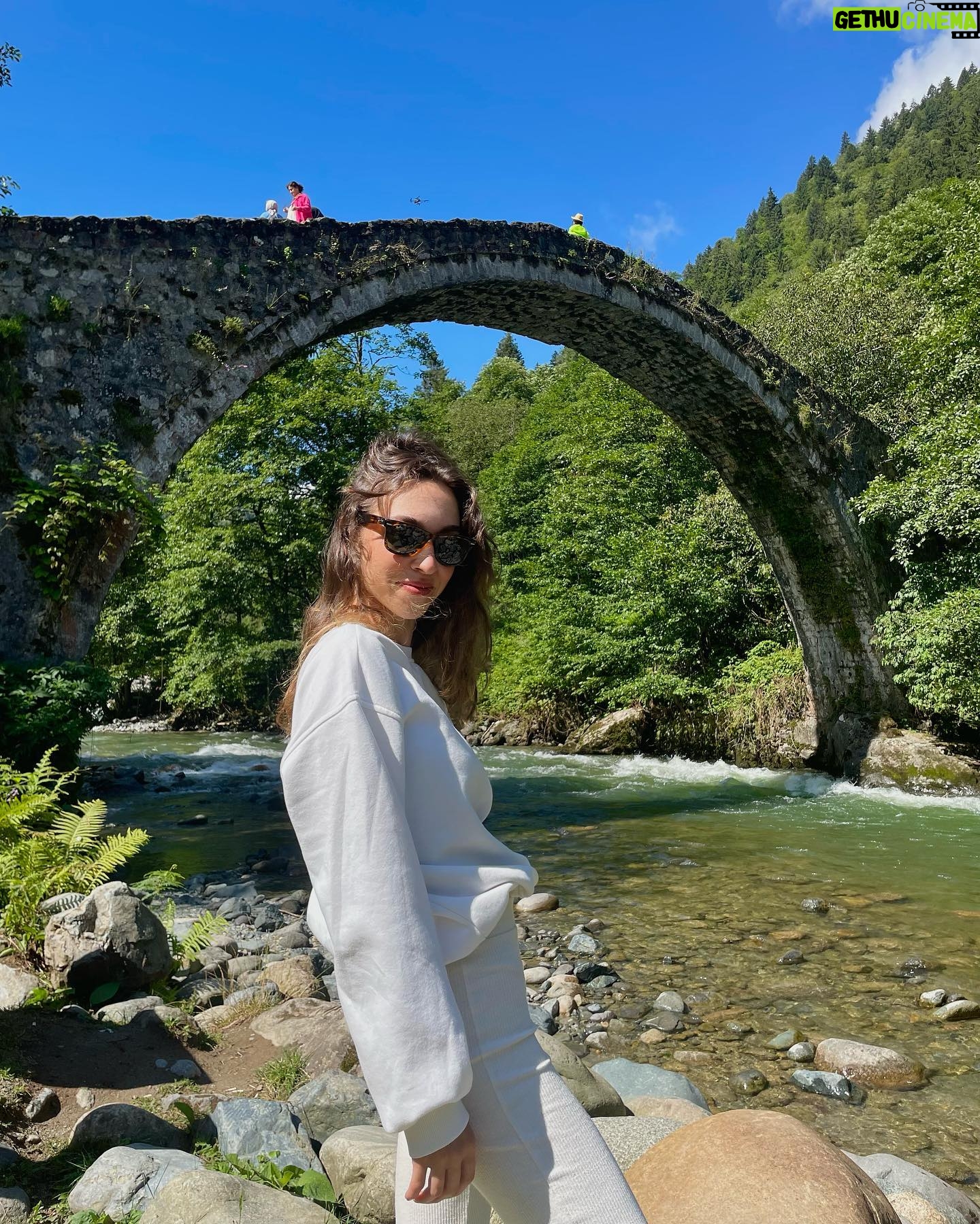 Zeynep Parla - 1.3K Likes -