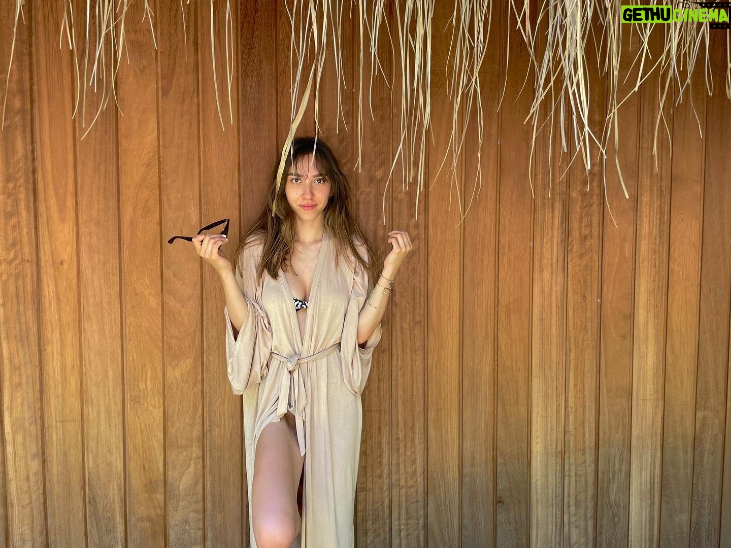 Zeynep Parla - 1.3K Likes -