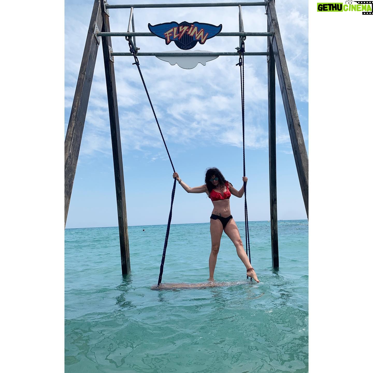Zeynep Şarlıgil - 1.1K Likes - Salıncakta çocuklar gibi şendik photo by: @jandomanic #summervibes #summertime