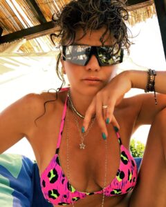 Actress Zeynep Şarlıgil HD Instagram Photos and Wallpapers February 2021