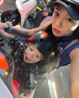 Zheng Qing Yu Instagram - Life is going on…
w/ my big boy. 🥊 (1y11m)

再次reminding🥊: Exercise is good for your health. 
提醒大家：運動有益身心健康。

My all time fav gym n thx for taking care of us. 🥰@ngumuaythaifitness
