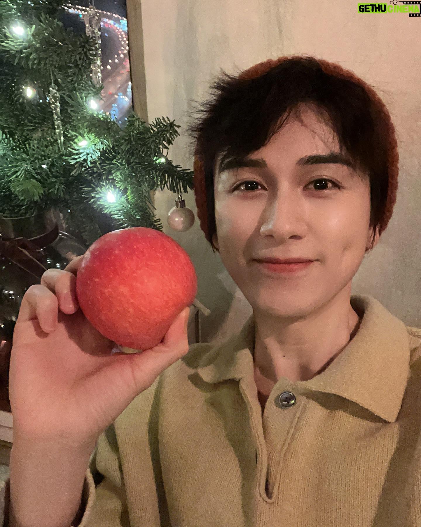 Zhu Zanjin - 31.5K Likes - 🎄🍎