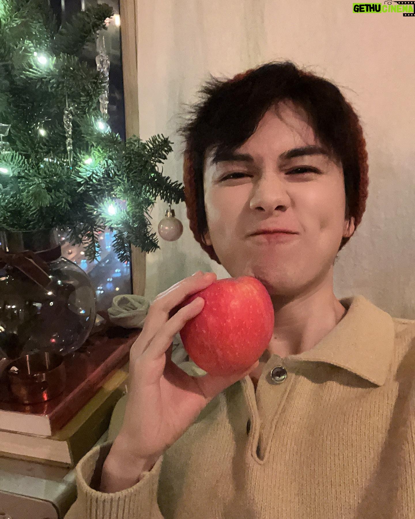 Zhu Zanjin - 31.5K Likes - 🎄🍎
