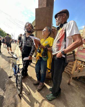 Ziggy Marley Instagram - Fae Ellington CD, OD ( Order of Distinction Officer Class , Order of Distinction Commander Class ) On the @onelovemovie set in #Jamaica 🇯🇲
I want to give a hug of gratitude and thanks to our sister, friend, mother figure , god mother, aunty dialect coach, Patois language authority, historian our 🇯🇲 national treasure a great example of a human being , the beloved and treasured @fae.ellington 
affectionately know as ‘ Aunty Fae’ on set and off . I can say so much about this woman and every Jamaican who worked with us on the film know what I’m talking about. I use to hear her on the radio when i was going to school “ On the Morning ride”

We love you Fae and thank you for your guidance , energy, work ethic, knowledge, persistence and presence. JAH
#bobmarley bobmarley #onelove #bobmarleymovie #onelovemovie #bobmarley