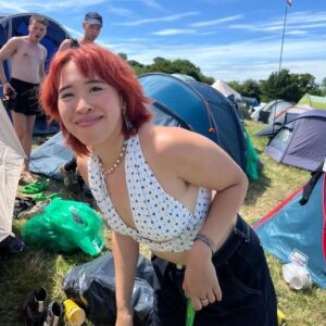 Zing Tsjeng Instagram - Glasto ft. friends, flags and the most disgusting plate of brown vegan slop I've ever paid £12 for. Please don't ask why I thought it was a good idea to put a bag of wine on my head during Shania Twain 🌞 

ALSO I lost a roll of Portra 400 film on Sunday, probably around the Pyramid Stage. If you found it, please DM me!