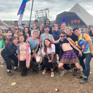 Zing Tsjeng Instagram - Glasto ft. friends, flags and the most disgusting plate of brown vegan slop I've ever paid £12 for. Please don't ask why I thought it was a good idea to put a bag of wine on my head during Shania Twain 🌞 

ALSO I lost a roll of Portra 400 film on Sunday, probably around the Pyramid Stage. If you found it, please DM me!