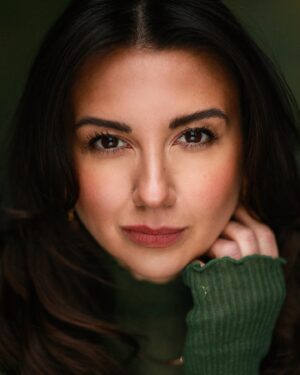 Zizi Strallen Instagram - New year, new shots of my face. @mattnaltonphoto you absolute legend. Thank you. 🫶❤️😊

#headshots #actor #mattnaltonphotography