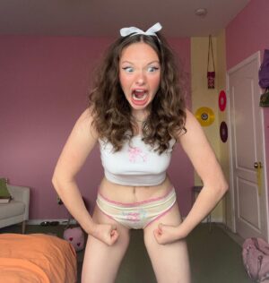 Zoe Colletti Instagram - Happy Rare Disease Day to the incredible individuals defying the odds! 💖

You may not know this but these bad ass scars are from a rare disease I have called Hirschsprungs! This day is all about spreading awareness and being confident in your own skin! 

The first time I told anyone about my disease I was 6 and everyone on the playground ran screaming away from me saying I was contagious 🫣 Little Zoe was pretty sad about that back then, but I’m so grateful to have grown up in a community that celebrates all the things that make you RARE!! 🥰🥰