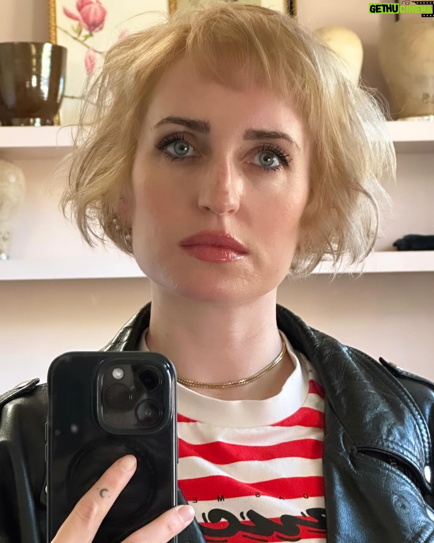 Zoe Lister-Jones - 8K Likes - Oh Canada