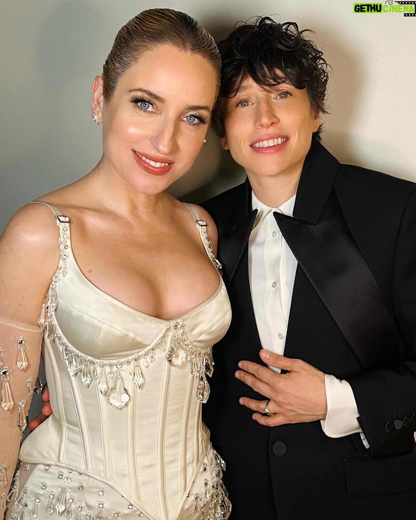 Zoe Lister-Jones - 14.9K Likes - Thank you @vanityfair #VFOscars #VanityFairOscarParty
Stylist @laurasophiecox
Hair @brianfisher
Makeup @christophermilesmakeup
Lewk @wiederhoeft_
Shoes @louboutin
✨✨✨