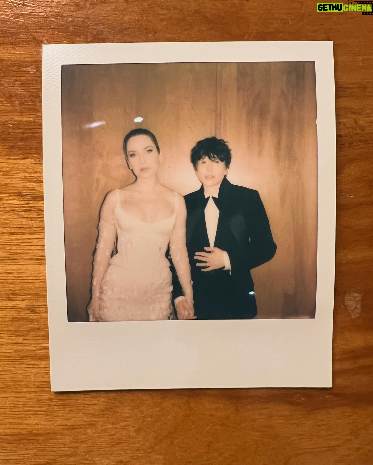 Zoe Lister-Jones - 14.9K Likes - Thank you @vanityfair #VFOscars #VanityFairOscarParty
Stylist @laurasophiecox
Hair @brianfisher
Makeup @christophermilesmakeup
Lewk @wiederhoeft_
Shoes @louboutin
✨✨✨