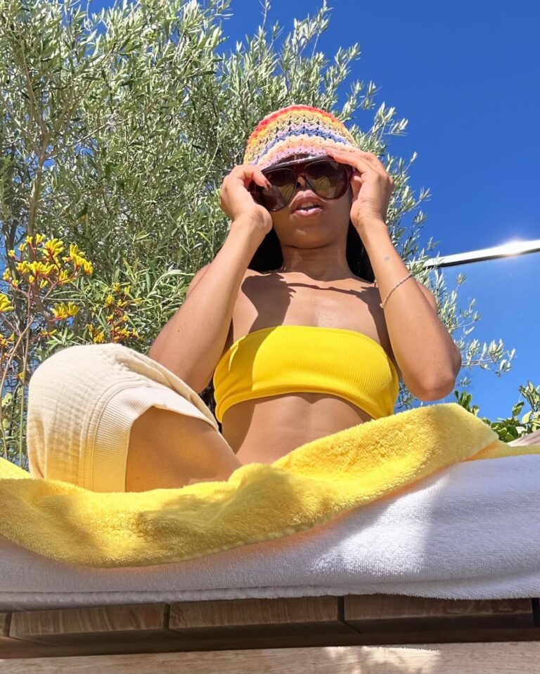 Actress Zoë Renee HD Instagram Photos and Wallpapers July 2024