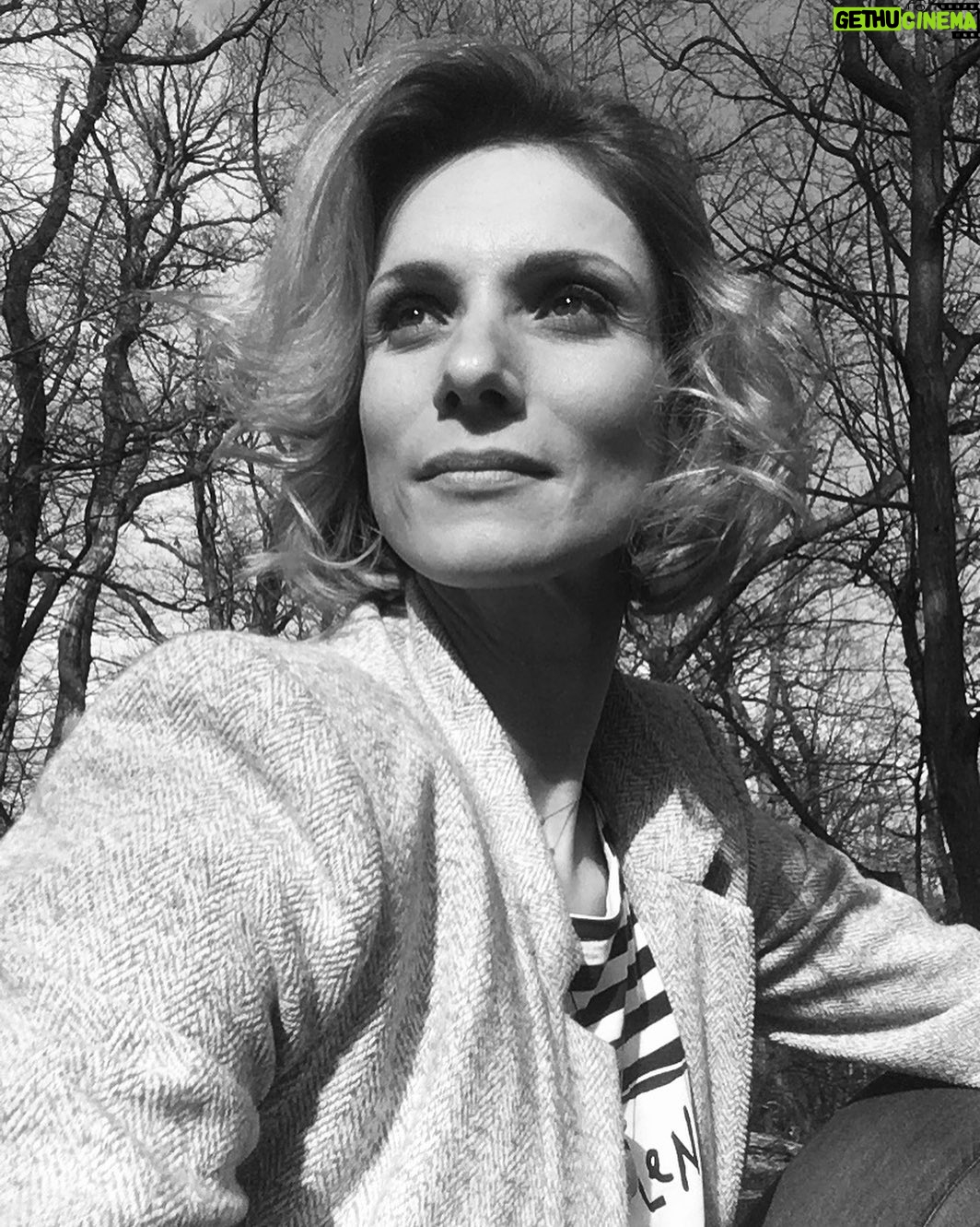 Zuzana Kanócz - 0.9K Likes - ...keď chceš počuť spev vtákov , nekupuj klietku , ale zasaď strom ...