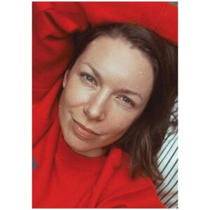 Zuzana Smatanová Instagram - So štábom @ceskatelevize som strávila 3 dni... Otvorila som im dvere do mojej 13.komnaty, do môjho životného príbehu, ktorý verím, pomôže aj druhým ľuďom ♥️ streda 20.3. / o 21:25 / na ČT1
.
#trinastakomnata #ceskatelevize #zuzanasmatanova #pribeh #ct1 @marketa_neslehova @petra_krizkova_oficialni