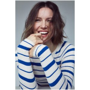 Zuzana Smatanová Instagram - “Cherchez la femme” / “Za všetkým hľadaj ženu” …Nech kvitneme prirodzenou krásou, nech nás úsmev robí nami v každom veku 🤍 krásny #denzien všetkým ženám 🤍
.
#photo @lukaskimlicka #vlasy @renatamarova #makeup @katarinakmecova #styling @zuzanakanisova #smile #woman