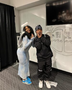 d4vd Instagram - 🆘 U.S TOUR DONEEEEE!!! SZA u mean the world to me I can't thank u enough for letting me be a part of such a beautiful concert experience. 6 weeks of inspiring me more and more everyday 🥹 I thank your wonderful family for the all kindness and love and your amazing team and crew for all their hard work!!! SZA STAN 4 LIFE ❤️❤️❤️