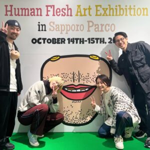 doooo Instagram - "Human Flesh Art Exhibition in Sapporo PARCO"
October 14th-15th, 2023

『人肉アイテム展 in 札幌PARCO』ありがとうございました。遊びに来てくれた皆さんとお話できたり、屋上でDJしたりとても楽しかったです。
ROOFTOP DJ PARTYに出演していたtofubeatsくん、PARKGOLFくん、BUDDHAHOUSEさん、%Cくん、chelmicoのお二人も遊びに来てくれました。ライブ中に展示の事もお話して頂き感謝です。
皆さまありがとうございました。