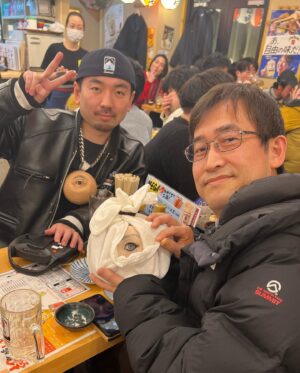doooo Instagram - I'm so grateful to Junji Ito & Tomie🌻
伊藤潤二先生と飲み歩きさせて頂きました。富江の人肉アイテムも。とても素敵な時間を過ごせました。#junjiito