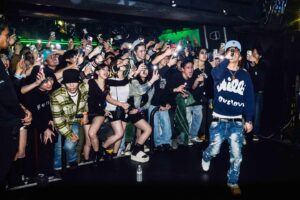 eyden Instagram - @loomlounge ありがとうございました！！
ここから俺らの夢も始まった❤️‍🔥

ファーストアルバムのリリースツアー1発目、みんな来てくれて本当にありがとう🙇‍♂️
ルームが壊れるかと思った🔊🔊

出演者のみなさんのご協力にも感謝します！🙇‍♂️

あと10箇所、来れるやつはみんな来いよ〜🧀🧀

📸 by @ryusei_750