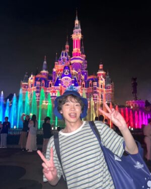 imase Instagram - アジアツアーのオフ日に上海ディズニーに行ってきました🏰✨
ディズニー自体も7年〜8年ぶりぶりぐらい！楽しかった！
ズートピア最高〜〜！！✌️

#imase #shanghaidisneyland #pr