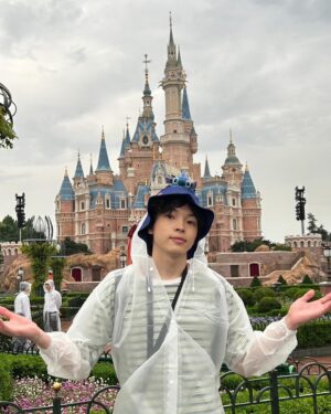 imase Instagram - アジアツアーのオフ日に上海ディズニーに行ってきました🏰✨
ディズニー自体も7年〜8年ぶりぶりぐらい！楽しかった！
ズートピア最高〜〜！！✌️

#imase #shanghaidisneyland #pr