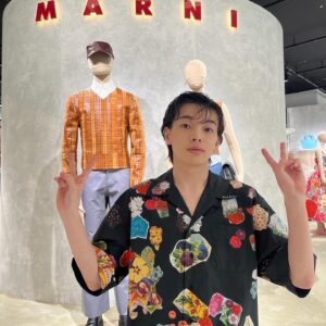 imase Instagram - 今年でブランド創立30周年を迎えるマルニのポップアップに行ってきた！✌️

“FLOWER GARDEN”がテーマで花柄のアイテムや手刺繍のアイテムがかわちい！🌸🌻

伊勢丹新宿店 本館1階 ザ・ステージにて開催中ですので是非チェックしてください！

#MARNI
